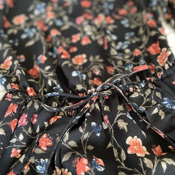 Abercrombie romper in like new condition! Size small. - Picture 2 of 7